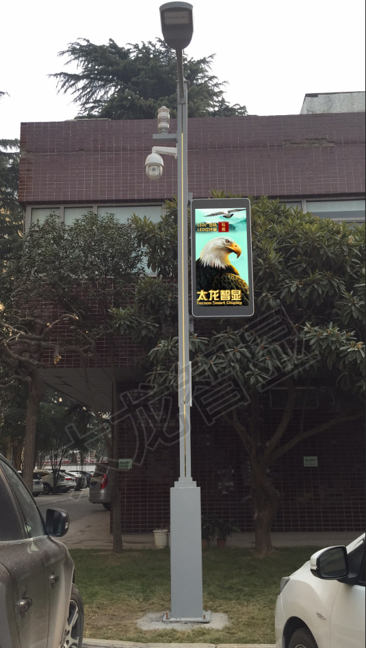 鄭州歐麗工業(yè)園采用太龍智顯P4型號單面LED燈桿屏，完成數(shù)字信息升級